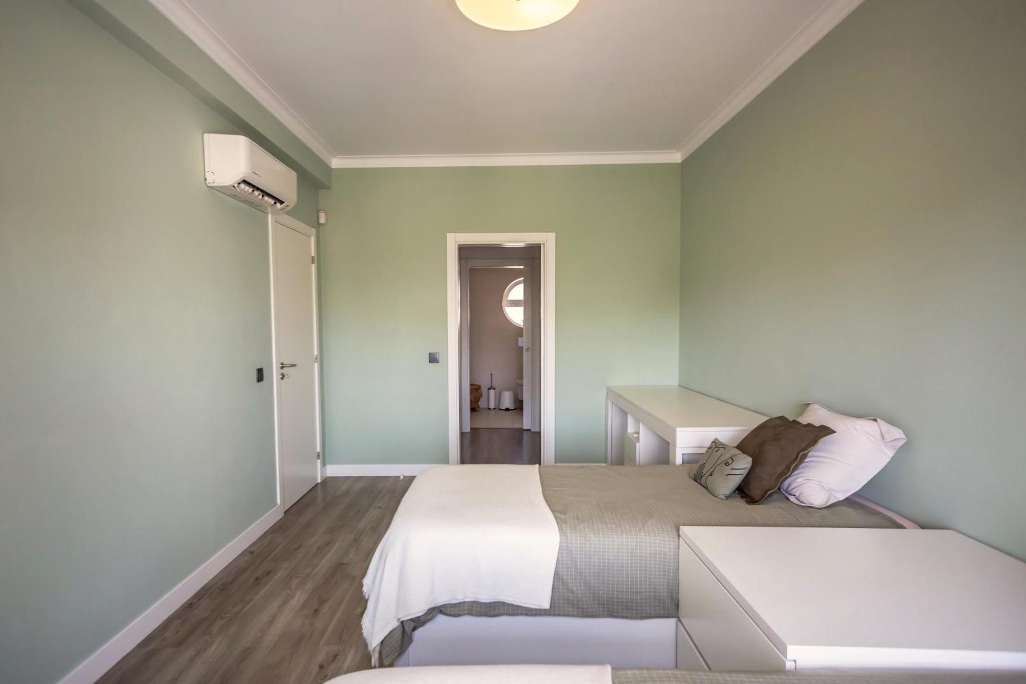 Spacious House With Pool Vakantiehuis Faro